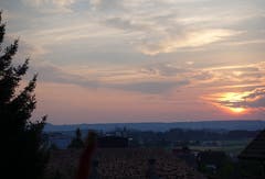 Bringt dieser Sonnenaufgang am Lindenberg eventuell den Regen? (Bild: Josef Habermacher)