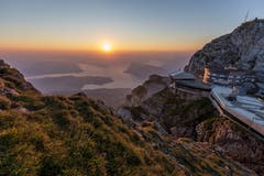 Sonnenaufgang bei angenehmen Temperaturen auf dem Pilatus. (Bild: Jörg Meier)