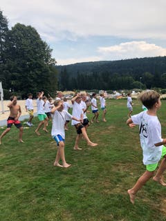 Der FC Ebikon jubelt nach dem deutlichen Erfolg gegen die Einheimischen in Reconvilier BE. (Bild: Beat Mangold)