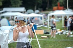 Ein Zeltdorf entsteht – und soll bis Sonntag standhalten.