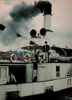 SGV-Kapitän Georg Huber kommandierte nicht nur das Dampfschiff Wilhelm Tell. Hier steht er auf der Kommandobrücke des Dampfschiffs Italia. Bild: Archiv luzerner.dampfschiff.ch