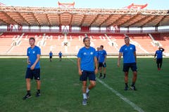 Auf Besichtigungs-Tour: Dren Feka, Francisco Rodriguez und Lucas Alves. (Bild: Martin Meienberger, Olympiakos, 8. August 2018)
