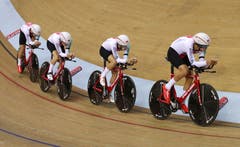 Holten die Silbermedaille am Bahnrennen: Stefan Bissegger, Frank Pasche, Cyrille Thiery und Thery Scher (Bild: John Walton/PA via AP)