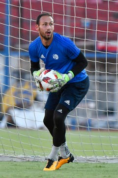 Torhüter Mirko Salvi gibt aus. (Bild: Martin Meienberger, Olympiakos, 8. August 2018)
