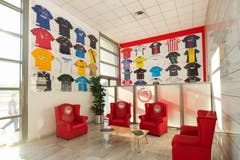 Warteraum im Georgios-Karaiskaki-Stadion von Olympiakos. (Bild: Martin Meienberger, Olympiakos, 8. August 2018)