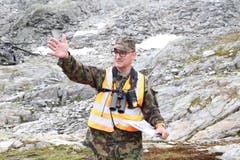 Adjudant Unteroffizier Hanspeter Schuler ist verantwortlich für die Koordination und die Durchführung von Aufräumaktionen auf Schiessplätzen und Zielgebieten. (Bild: Philipp Zurfluh, Realp, 9. August 2018)