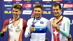Bronzegewinner Claudio Imhof (rechts) zusammen mit Sieger Dominic Weinstein (Mitte, Deutschland) und Silbergewinner Ivo Oliveria (links, Portugal). (Bild: EPA/GERRY PENNY)