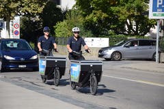 Der Hausdienst der Stadt ist schon länger mit Cargo-Bikes unterwegs. Diese haben eine Kiste als Laderaum, in welchen die Waren transportiert werden können. (Bild: Nicola Ryser)
