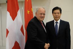 In Peking trifft Bundesrat Johann Schneider-Ammann den Handelsminister Chinas, Zhong Shan. (Bild: Rudolf Minsch (Peking, 6. September 2018))