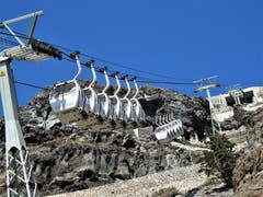 Was für eine technische Höchstleistung auf der Insel Santorini! Als Schrittzähler-Inhaberingeht man trotzdem zu Fuss, das ist halt eben ein «Muss». (Bild: Margrith Imhof-Röthlin (Insel Santorini, 11. September 2018))