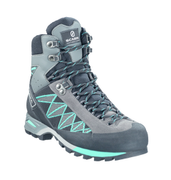 Leicht, stabil und wasserdicht: Mit dem Marmolada-Trekkingschuh von Scarpa wandert man komfortabel über Berg und Tal, Stock und Stein. Gesehen bei www.baechli-bergsport.ch. (Bild: PD)