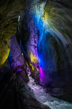 Light Ragaz: Noch bis Ende September kann man die Taminaschlucht in magischer Beleuchtung erleben. (Bild: Wolfgang Reisser)