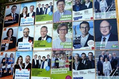 Momentan lächeln die Kandidatinnen und Kandidaten von zahlreichen Plakatwänden. Hier in Cham. Bild: Werner Schelbert (9. September 2018)