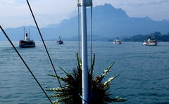 Dampferparade zur offiziellen Verabschiedung des Dampfschiffes «STADT LUZERN». Dieses verkehrt aber noch bis 21. Oktober 2018. (Bild: Sepp Bernasconi)