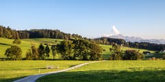 Eine herbstliche Abendstimmung in Waldkirch. (Bild: Verena Schönenberger)