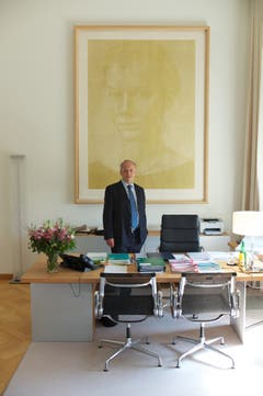 Johann Schneider-Ammann in seinem Büro (Bild: Keystone)