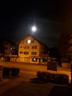 Der Mond wacht über uns. (Bild: Heinrich Inderbitzin (Emmen, 24. September 2018))