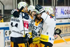 Pontus Widerström, Raphael Diaz, Fabian Schnyder und Johan Morant jubeln... (Bild: Pascal Müller / Freshfocus (Fribourg, 25. September 2018))