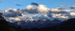 Das Land der sieben Berge und der unzähligen Wolken. (Bild: Ralph Brühwiler)