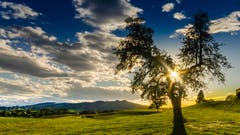 Abendstimmung mit vielen Wolken bevor die Schlechtwetterfront naht. (Bild: Stefan Truffer)