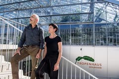Sind seit der ersten Stunde mit dabei: Pius Marti, Geschäftsführer des Tropenhauses und Monika Leuenberger, Restaurationsfachfrau. (Bild: Nadia Schärli, 27. September 2018)