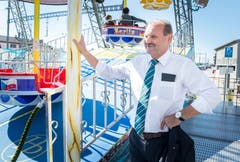 Die Spannung steigt: Warten auf die Gondel. Bild: Andrea Stalder