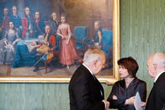 Sie verlassen den Bundesrat: Wirtschaftsminister Johann Schneider-Ammann (FDP, links) und Uvek-Vorsteherin Doris Leuthard (CVP), hier im Gespräch mit Finanzminister Ueli Maurer (SVP). (Bild: Peter Klaunzer/Keystone (Bern, 11. November 2016))