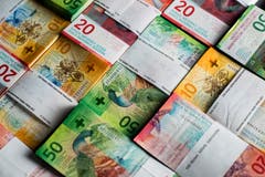 Die Schweizer Volkswirtschaft hat im zweiten Quartal 2018 einen hohen Überschuss erzielt. Sie hat insgesamt 22,1 Milliarden Franken mehr eingenommen als ausgegeben, wie die Schweizerische Nationalbank mitteilt. (Bild: Gabriele Putzu/Keystone)