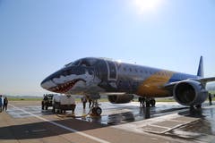 Am Freitag hat der Hersteller zusammen mit der Kundin, der People's Airline, das Flugzeug in Altenrhein Politikern, Vielfliegern und der Presse vorgeführt. (Bild: Vivien Huber)