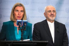 Die EU will mittels einer neuen Finanzinstitution von den USA verhängte Sanktionen gegen den Iran umgehen. Das kündigte die EU-Aussenbeauftragte Federica Mogherini in New York an. Rechts der Iranische Aussenminister Mohammad Javad Zarif. (Bild: Getty Images)