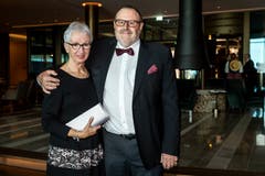 Der Schriftsteller und Journalist Romano Cuonz genoss den Eröffnungsabend mit seiner Frau Ruth. (Bild: Philipp Schmidli, 28. September 2018)