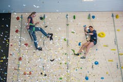 Die Kletter- und Boulderwand wurde mit einem Fötzeliregen eingeweiht. (Bild: Dominik Wunderli, 28. September 2018)