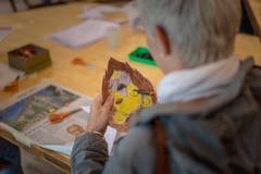 Aussehen wie ein Löwe: In der Zooschule durften Kinder eine Löwenmaske basteln.