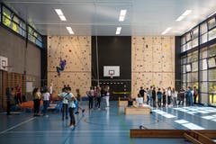 Die beiden neuen Kletterwände wurden bereits bei der Eröffnung rege genutzt. (Bild: Dominik Wunderli, 28. September 2018)