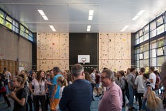 Unter den Gästen befanden sich Schüler, Lehrer, Eltern und Ehemalige. (Bild: Dominik Wunderli, 28. September 2018)