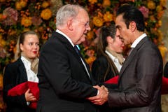 Bundesrat Johann Schneider-Ammann (links) im Gespräch mit Scheich Nawaf bin Jassim bin Jabor Al-Thani. (Bild: Philipp Schmidli, 28. September 2018)