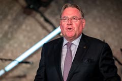 Bruno H. Schöpfer, der Chef des Bürgenstock-Resorts, spricht zu den geladenen Gästen. (Bild: Philipp Schmidli, 28. September 2018)
