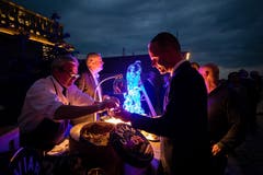 Den Gästen wird Kaviar serviert. (Bild: Philipp Schmidli, 28. September 2018)