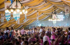 Konstanz (D) - Stimmung und viel Bier am Oktoberfest in Konstanz.