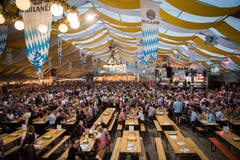 Konstanz (D) - Stimmung und viel Bier am Oktoberfest in Konstanz.