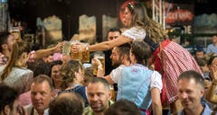 Konstanz (D) - Stimmung und viel Bier am Oktoberfest in Konstanz.