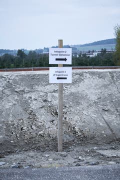 Die Besucherinnen und Besucher liefen von Infopoint zu Infopoint und erfuhren Spannendes zu den einzelnen Bauabschnitten.