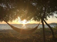 Warum nicht einmal den Sonnenuntergang aus der Hängematte geniessen? (Bild: Helene Gosswiler (Igoumenitsa, Griechenland, 4. September 2018))