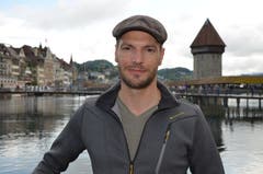 Marco Grau, Schachen: Ich liebe es, die Natur und die Wälder im Herbst zu beobachten: die Vielfalt der Farben und das warme, goldene Licht, das sich zwischen den Bäumen spiegelt. Meistens ist es ja tagsüber noch mild, dafür wird es nachts schon etwas kühler, und dann schlafe ich auch gleich besser. (Bild: Antonio Russo)