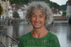 Franziska Schönborn, Luzern: Ich freue mich darauf, am Luzerner Wochenmarkt frisches Marronibrot zu kaufen. Zu Hause bereite ich Marroni gerne auf dem Grill zu. Im Herbst bin ich auch oft sportlich unterwegs. Ich rudere regelmässig und habe im Oktober und November sogar zwei Langstreckenwettkämpfe vor mir. (Bild: Antonio Russo)