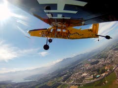 Die Modellfluggruppe Luzern zeigt ihr Können während einem Training. (Bild: Philipp Schmidli (Emmen, 16. Juli 2011))
