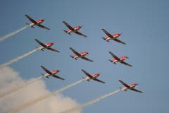 Das PC-7 Team fliegt über die «Uri 18». (Bild: Urs Hanhart, Altdorf, 8. September 2018)