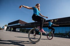 Im Bild zeigen Lilo Eltz (12,links) und Maja von Ah (11) vom Einradclub Emmenbrücke ihre Künste auf dem Einrad. Bilder: Dominik Wunderli (Luzern, 9. September 2018)