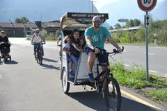 Rikscha-Transport zur Messe. (Bild: Urs Hanhart, Altdorf, 8. September 2018)