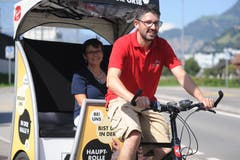 Rikscha-Transport zur Messe. (Bild: Urs Hanhart, Altdorf, 8. September 2018)